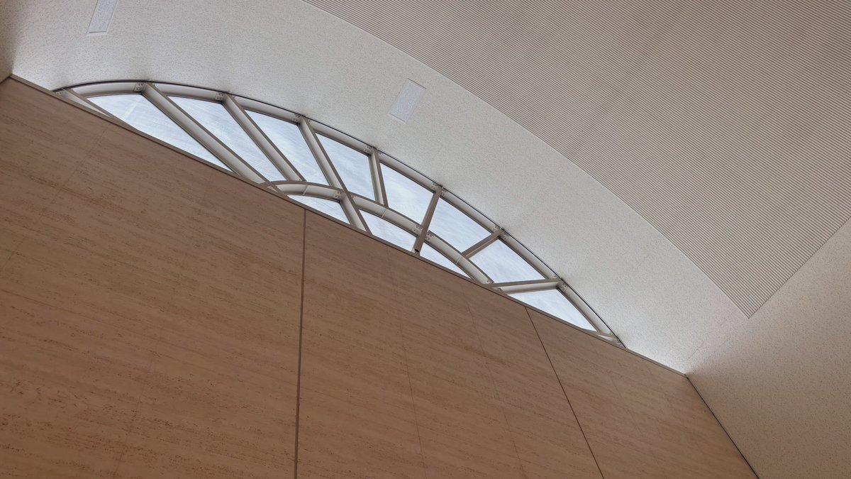 図書館通いをはじめて、スマホゲームのログインボーナスに囚われる生活をやめて、好きな時に好きなことをしつつ、すこやかに、心乱されるものから物理的に距離を取る生活をしていたら、肌の調子がとても良い、心穏やかで心地良い。

少しずつ私が帰ってきた。