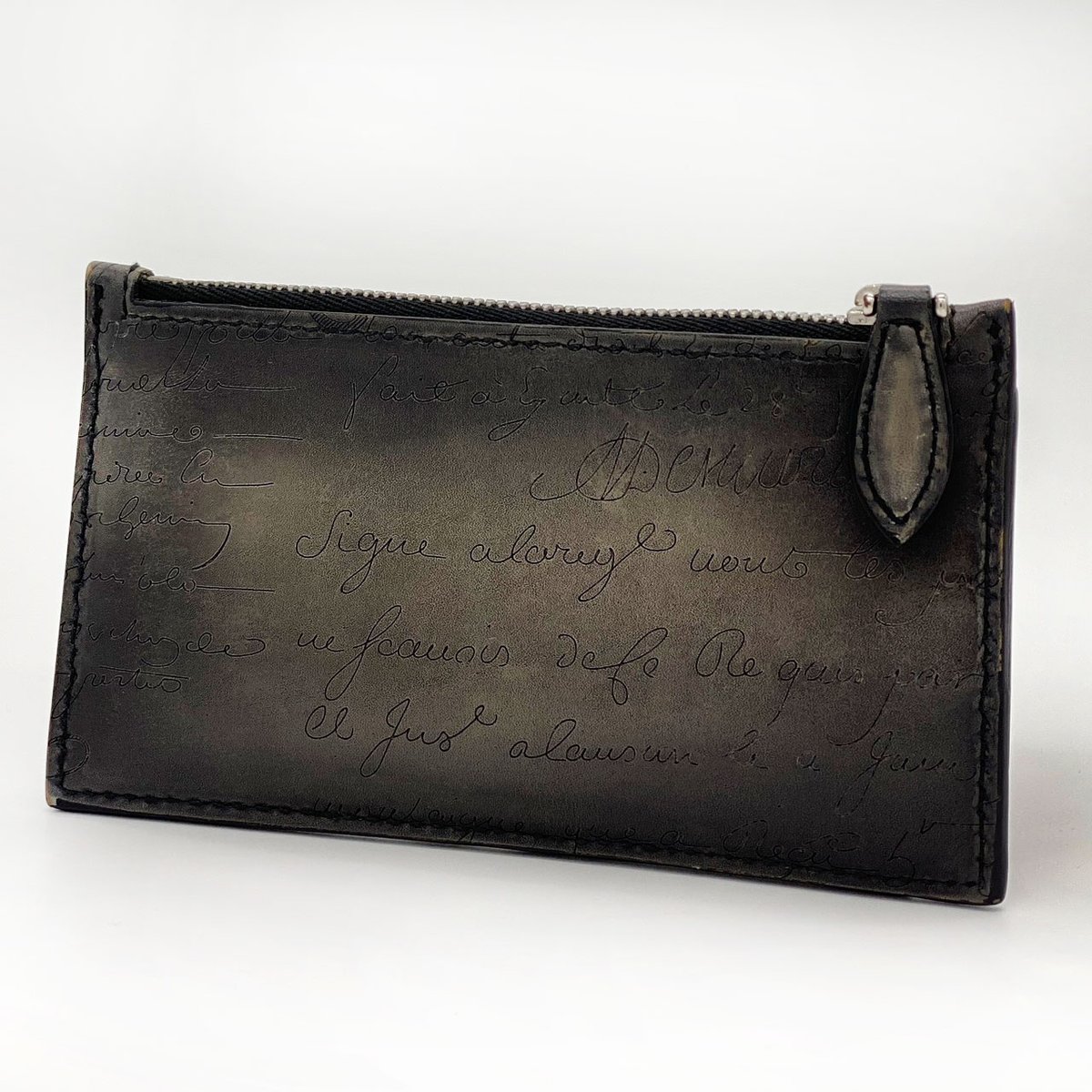 本日も10時から営業しています！ ✨ 福岡市にお住いのお客様より【ベルルッティ コインケース】を買取させていただきました。  不要になった為お持ちいただきました！ 使っていない物は是非一度お持ち込みください！ #こやし屋 #天神 #ロレックス #ロレックスマラソン ...