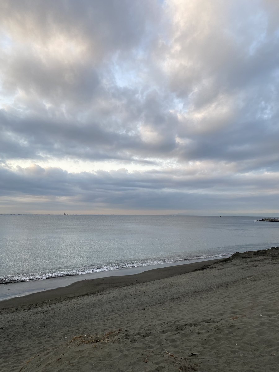 toko_toko_s's tweet image. おはようございます😃
＠パーク前

雲が広がる朝の湘南です☁️
早朝はさほど寒くなかったのが、時間が経つにつれ気温が下がっている感じがします。
インフルエンザ等風邪が大流行中‼️手洗い＆うがいはもちろんのこと、お正月の疲れが出る頃でもあるので十分にお気をつけてお過ごしください。