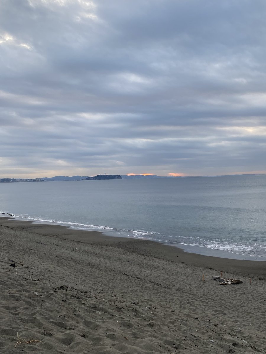 toko_toko_s's tweet image. おはようございます😃
＠パーク前

雲が広がる朝の湘南です☁️
早朝はさほど寒くなかったのが、時間が経つにつれ気温が下がっている感じがします。
インフルエンザ等風邪が大流行中‼️手洗い＆うがいはもちろんのこと、お正月の疲れが出る頃でもあるので十分にお気をつけてお過ごしください。