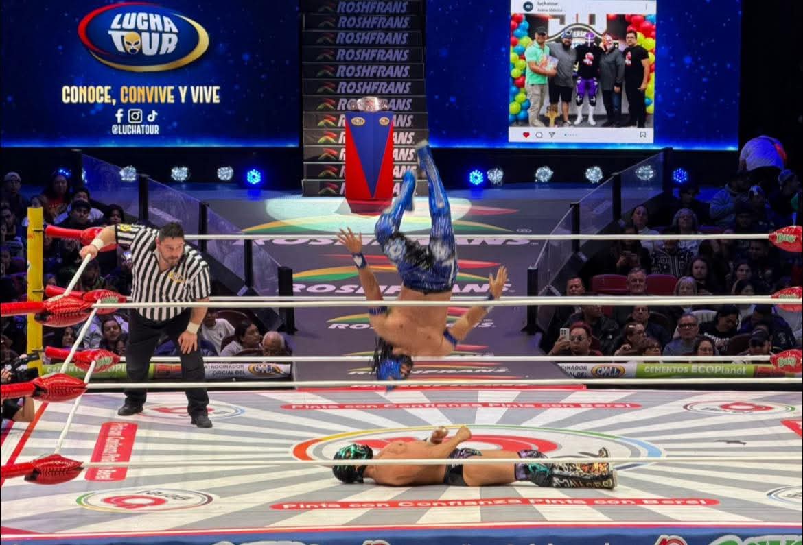 LaTijeraLucha's tweet image. Una lucha para la “inmortalidad”❗️
Emocionante y espectacular batalla,#Titan logra retener su título de campeón de pesos welter al rendir a #Komander al centro del ring,quien demostró su talento y fortaleza dando una verdadera guerra ambos mexicanos que se reconocen al final...