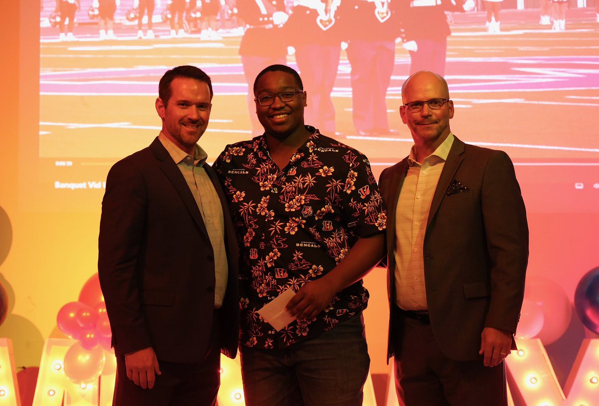 Extremely grateful to George’s for the scholarship award I received last Wednesday. 

Thank you to my AD, Mr. Shelton and my HC <a href="/joe_gillespi3/">Joseph Gillespie</a> for the recognition! #morethanagame 
<a href="/hayden_wall/">Hayden Wall</a> <a href="/TimirrHorton/">Timirr Horton</a>