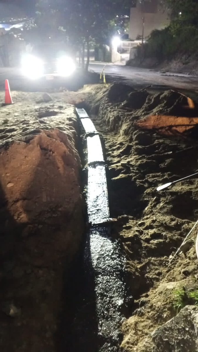 📢 #ServiciosEHInforma 📡🛠️| #FibraOptica #LosNaranjos #Actualizacion

Estimados vecinos hatillanos.

La reparación de la fibra afectada por la avería en la tubería de 30" que se presentó en la📍Av. Ppal de Los Naranjos, se encuentra avanzada.