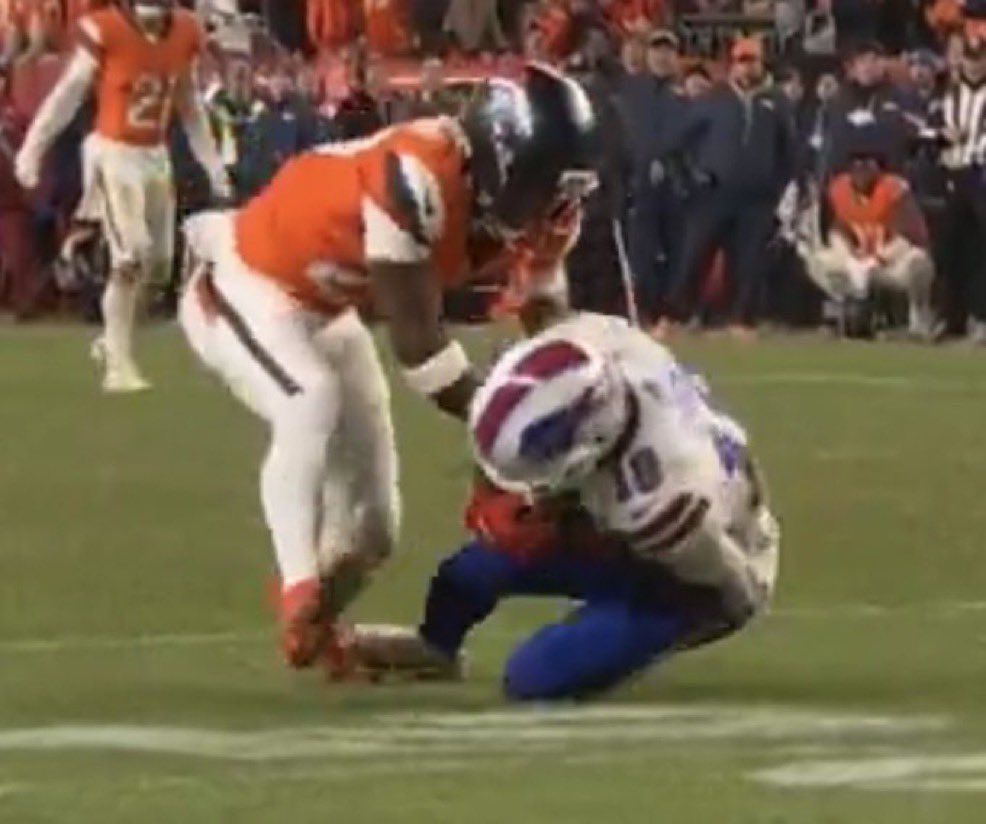 TheBullishTradR's tweet photo. All within 24hrs @GeneSteratore said with great certainty that one of these WRs definitely had possession and one definitely didn't. I'll let you all decide which is which.

@BuffaloBills got hosed and robbed.

No consistency with @NFLOfficiating. https://t.co/p9AxkfpJdn