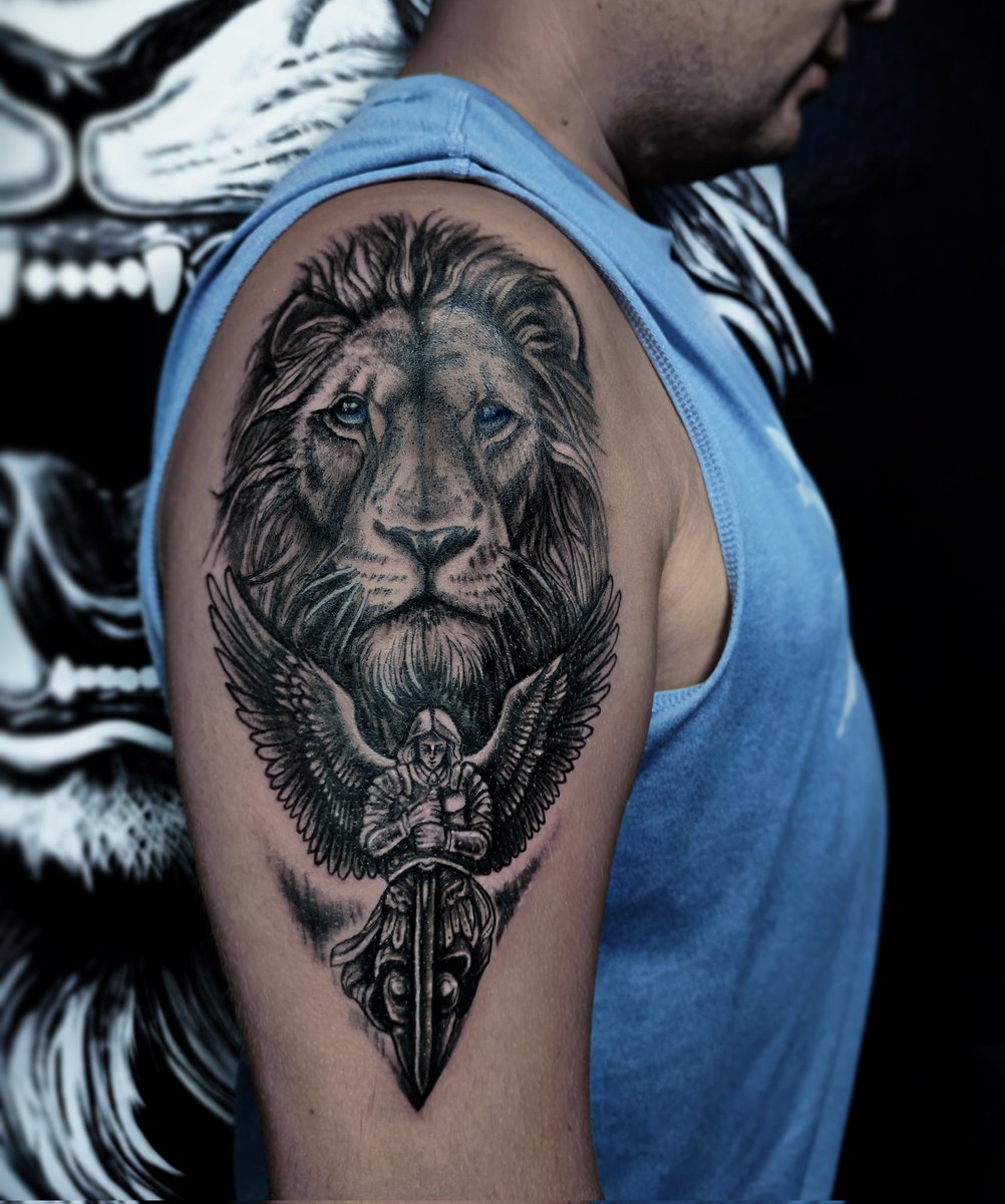 Korosu__G's tweet photo. Tatuaje realizado ⚡🖤
Citas por DM💌
#Tattoo #TattooArt #TattooArtWork #LionTattoo https://t.co/d8qBmHl8lG