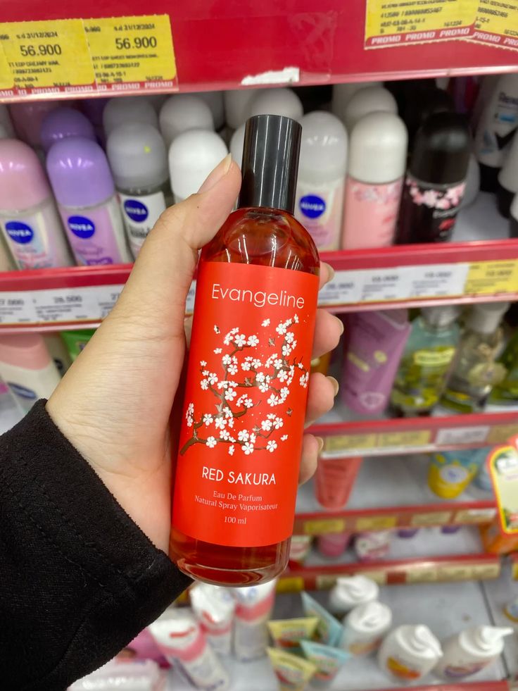 ratjunmuu's tweet image. KOK BARU TAU 😭
Ternyata banyak parfum Alfamart &amp;amp; Indomaret yang baunya MIRIP BANGET parfum high end 😳
Mulai dari YSL, TBR, Mancera, sampe parfum ariana grande OMGGG!! 
Harga ramah kantong, aroma auto sok sultan.
Sini aku spill semuanya 👇✨