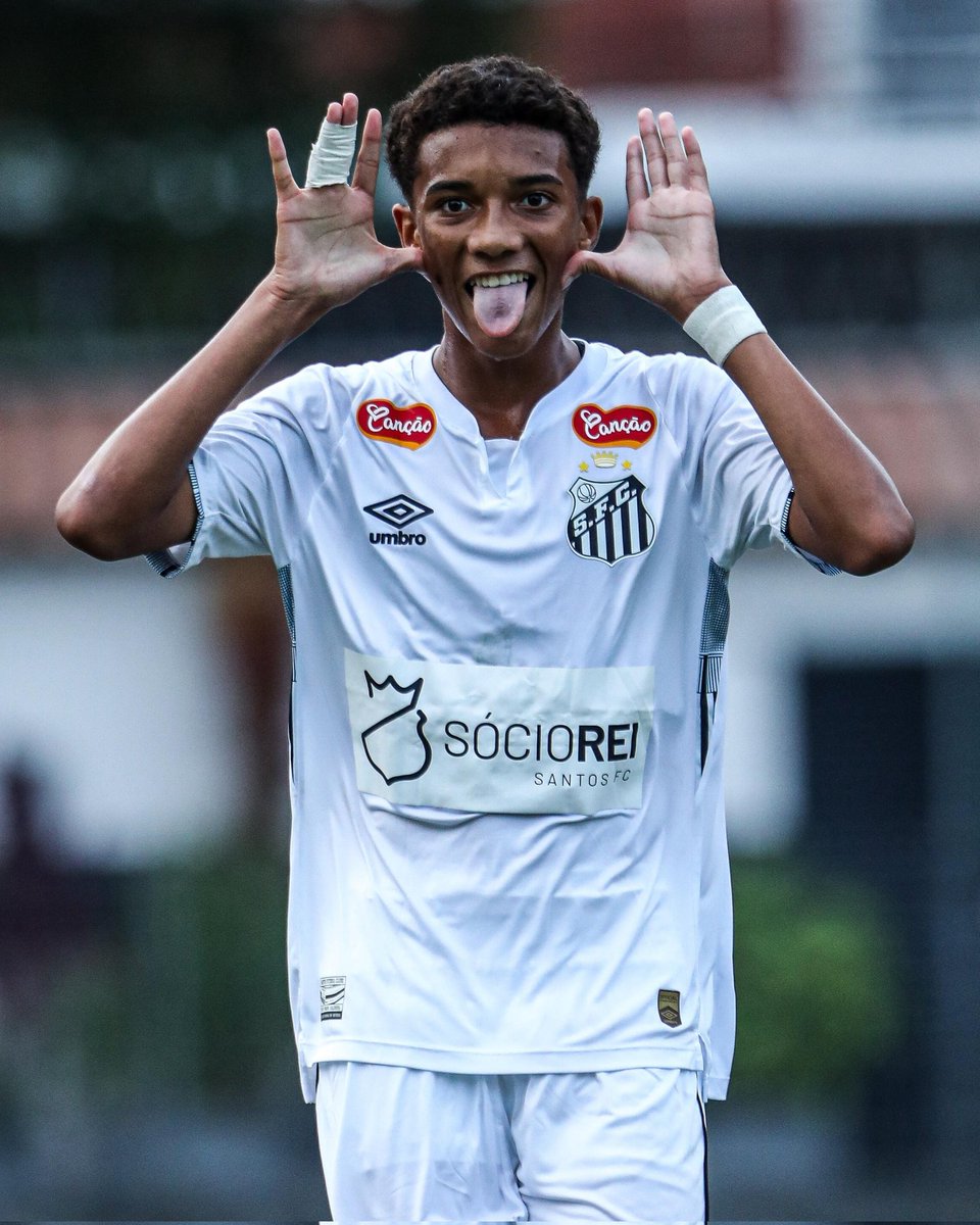 VOU TOMAR HATE, MAS...

Alem do Escobar no lugar do Lira(que saiu pq cansou)

A pior substituição hoje foi a entrada do Robinho Jr. Pq é ruim? Claro que nao.
Pq ele NAO CONSEGUIU sustentar a marcação pressão.
O santos melhorou assim q entrou Lautaro q marca alto(e é ruim)
#santos