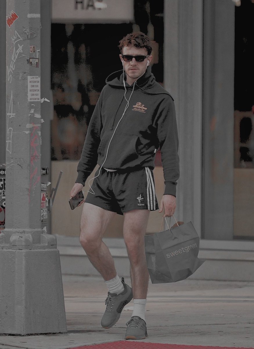 punishvinyl's tweet photo. leg day,
now i’m sore. https://t.co/ZnSdnVdeFi