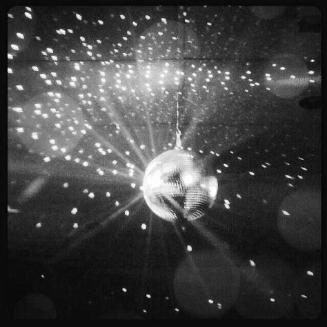 HSFEATURES's tweet image. Kiss All The Time. Disco, Occasionally. — Harry Styles.