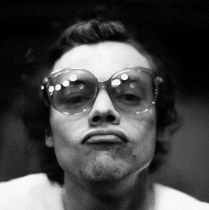 HSFEATURES's tweet image. Kiss All The Time. Disco, Occasionally. — Harry Styles.