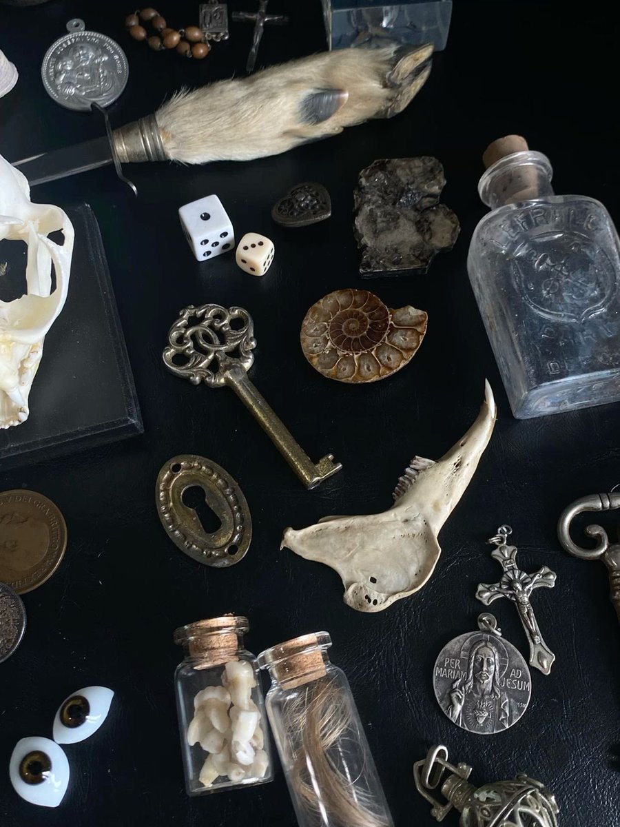 gh0stfacegf's tweet photo. trinkets and oddities https://t.co/oOPJhtmRdt