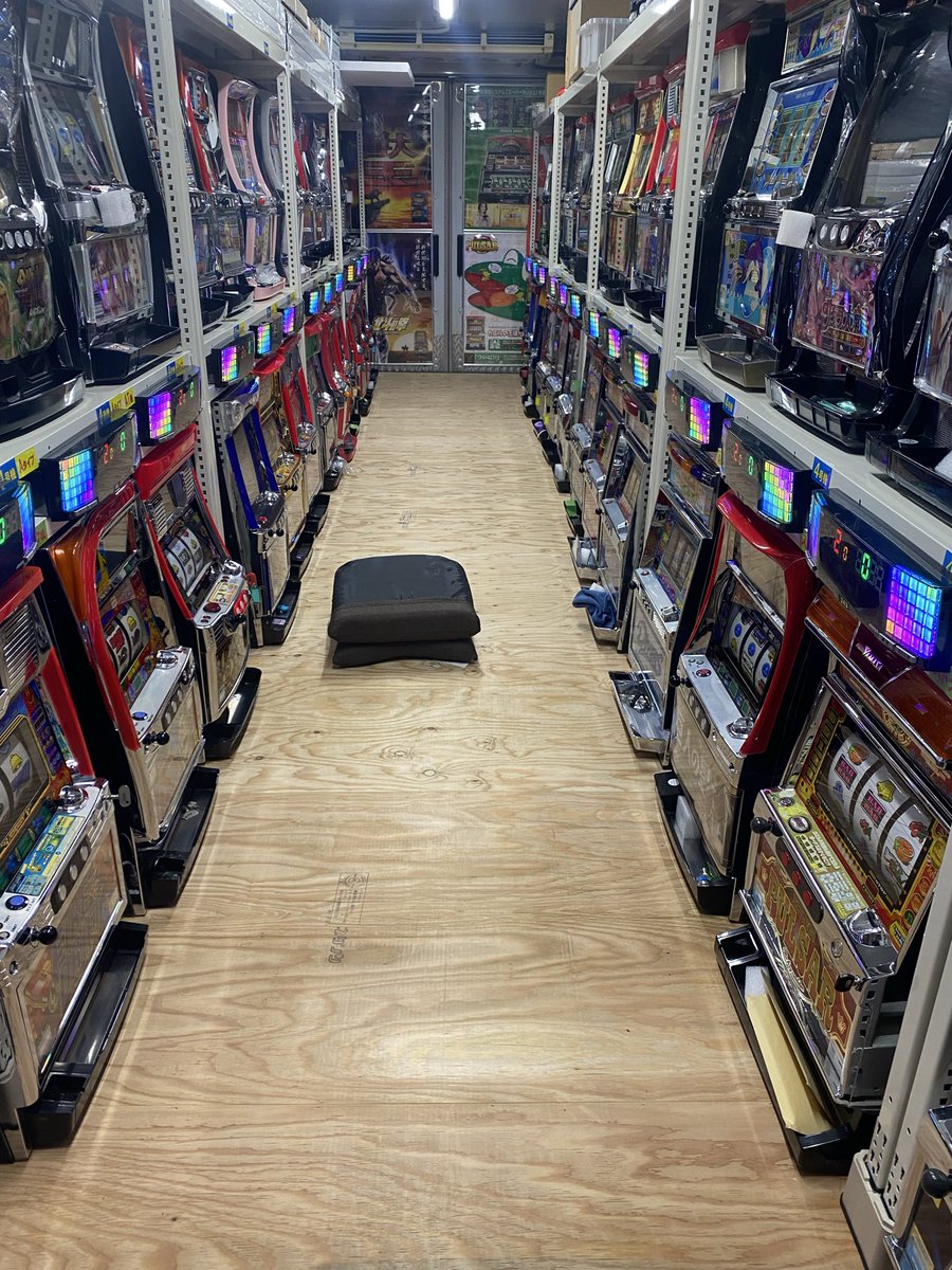 今日は通電を兼ねた1人スロットやろっと
眠くなるまで色々打つとしよう
座椅子も持って来たしコンテナが暖まったら始めよー