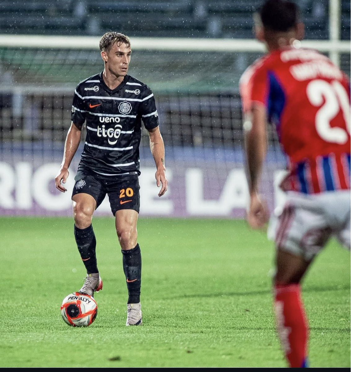 Lo que está jugando JuanFer Alfaro 🇦🇷.

Definitivamente el mejor fichaje de Olimpia para esta temporada 👏🏻