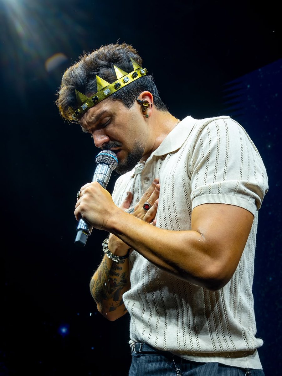 rxnyelle's tweet photo. amo ser fã deste homem ❤️ https://t.co/sns6RogUeh