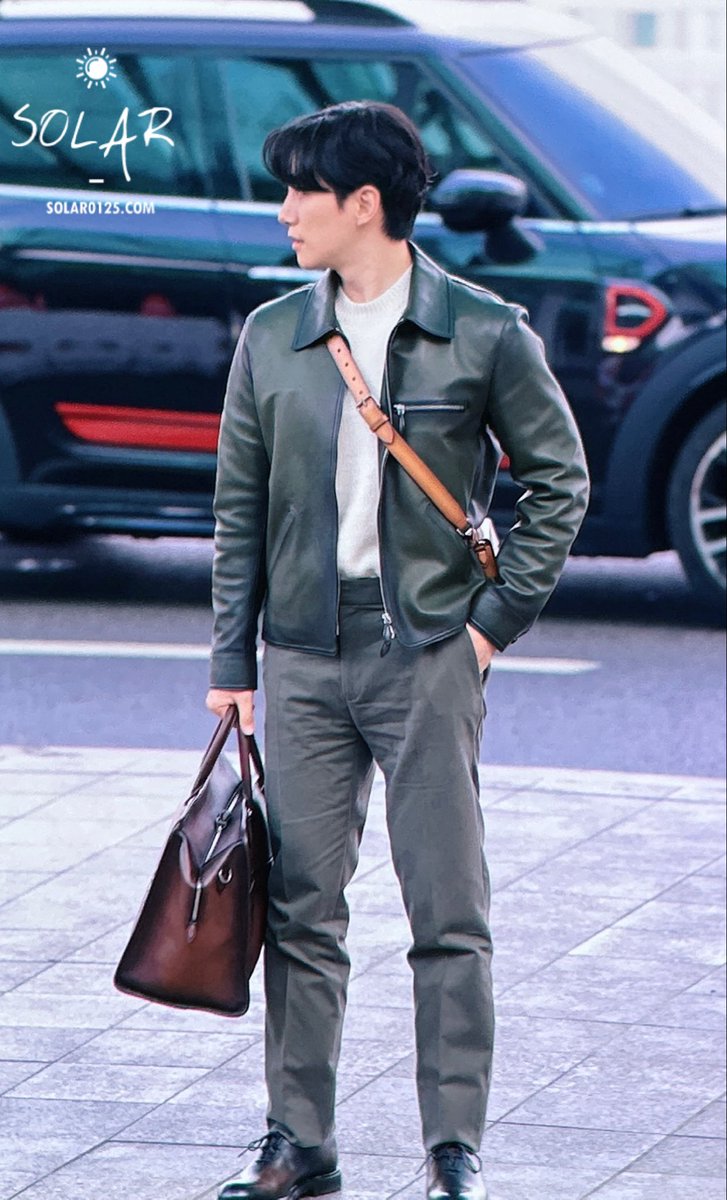 _sinfinia's tweet photo. 260119 인천 출국

#이준호 #LEEJUNHO 
#준호 #JUNHO 
#이준호x벨루티
#Berluti #벨루티
#태풍상사 #TyphoonFamily
#CASHERO #캐셔로 
#Netflix https://t.co/YHffUZN1Pj