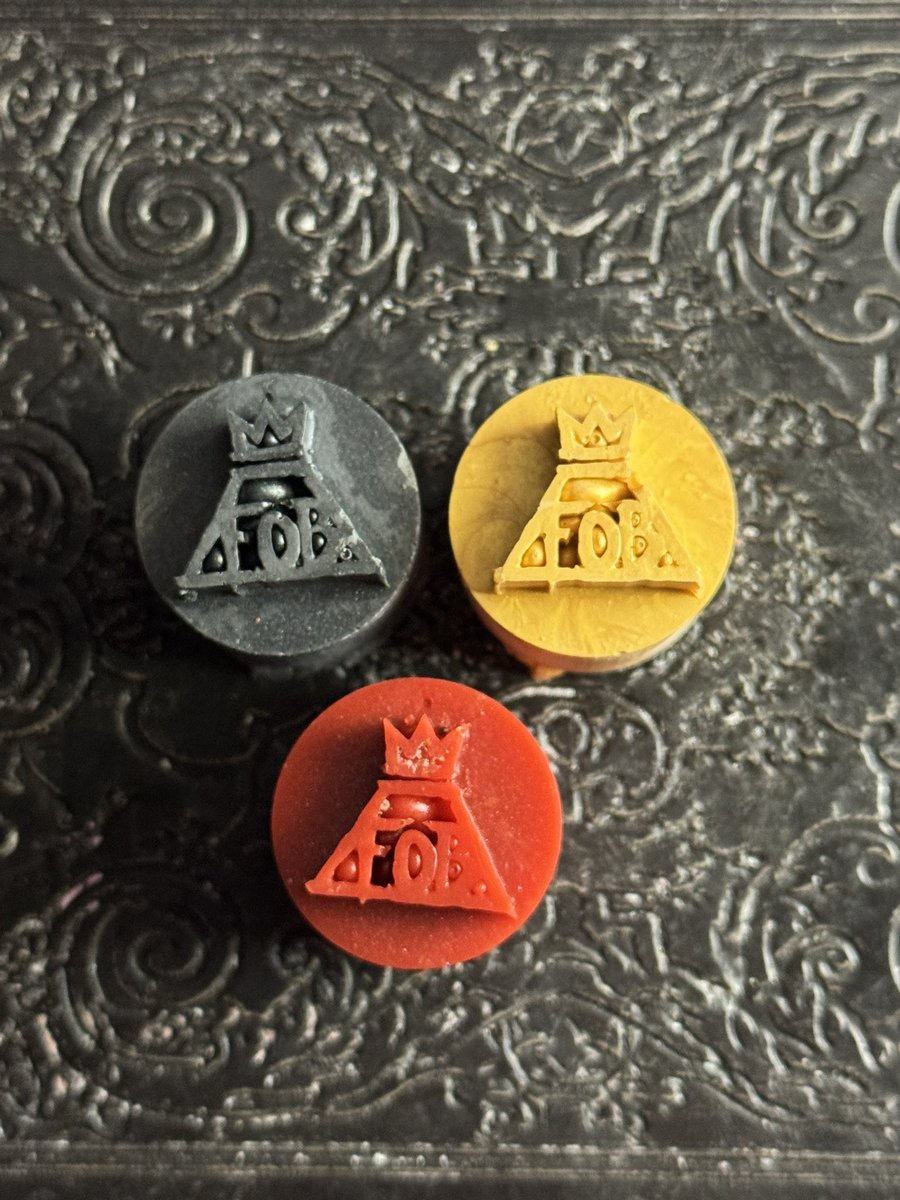 bottled_star27's tweet photo. NEW @falloutboy wax melts (set of 8)
Only $10+ free shipping 

https://t.co/GHdsB1QCJ5 https://t.co/RNmPqDMyJg