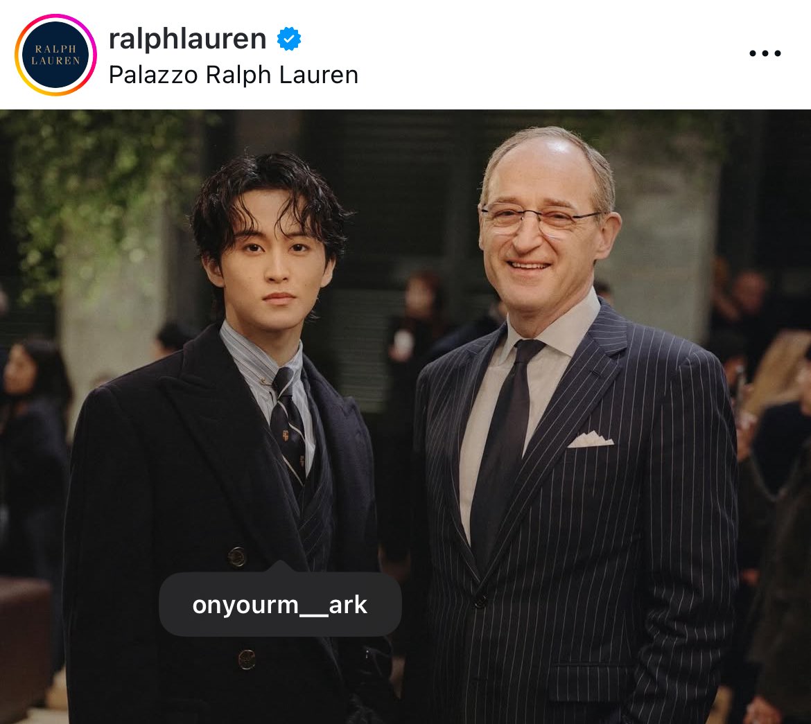 mintthyr's tweet image. มีรูปขึ้นบนเว็บไซต์ PL เกาหลี✅
มีรูปขึ้นบนเว็บไซต์ RL global✅
มีรูปคู่กับ CEO ของ RL✅
มีบทสัมภาษณ์เล็กๆลงทางไอจี POLO RL✅

คุณ BA ได้รับการเอ็นดูจากแบรนด์อย่างดีเลย ขอบคุณทางแบรนด์ที่เอ็นดูมาร์คนะคะ♥️

MARK LEE AT RALPH LAUREN FALL 2026
#RalphLaurenFall26xMarkLee
@RalphLauren