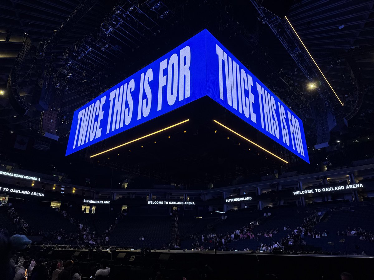 drahuc's tweet photo. #TWICE_THISISFOR_WORLD_TOUR_IN_OAKLAND  DAY 2 https://t.co/US9MjdetrH