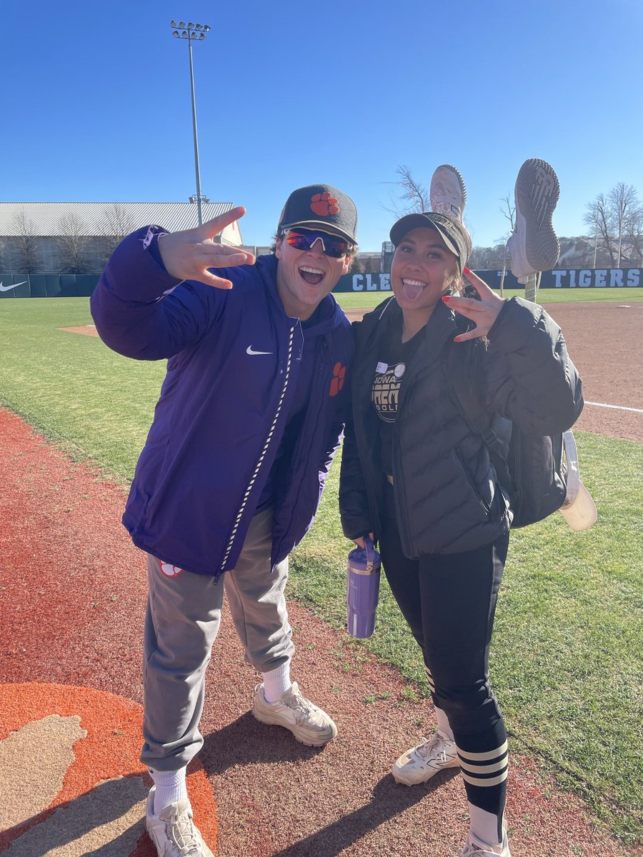 Tommi Ewing ✩2028✩ tweet media