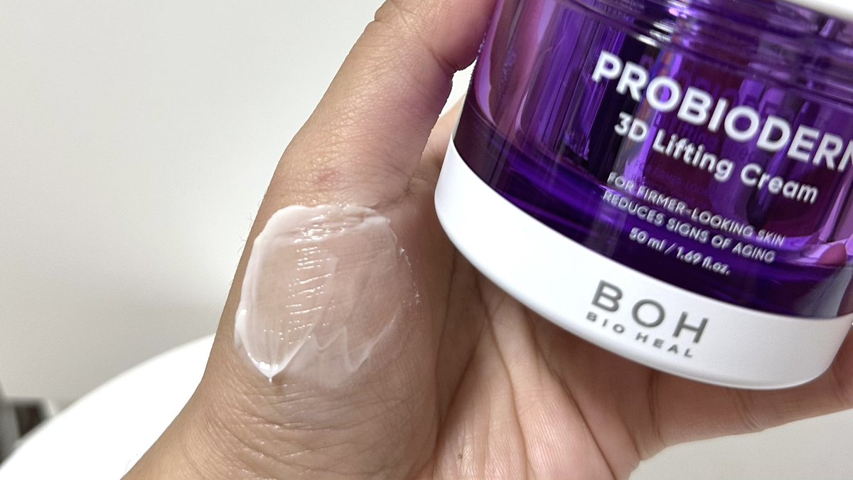 bubblennoey's tweet photo. BOH นี่ใครไม่เคยใช้อยากให้ลองนะ เป็นแบรนด์เกาหลี
#Daycream --เรื่องความชุ่มชื้น+ผิวฟูนี่ต้องให้เลยอะ ดีมากกก ทาแล้วระหว่างวันหน้าไม่ทำให้เยิ้มใด
#nightcream--ช่วยยกกระชับผิว เนื้อครีมจะหนักนิดนึง นี่ใช้ตอนกลางคืน ทาแล้วนวดขึ้น เริ่ดๆ
#biohealth #massagecream #makeupcream https://t.co/EfoUkDORCH