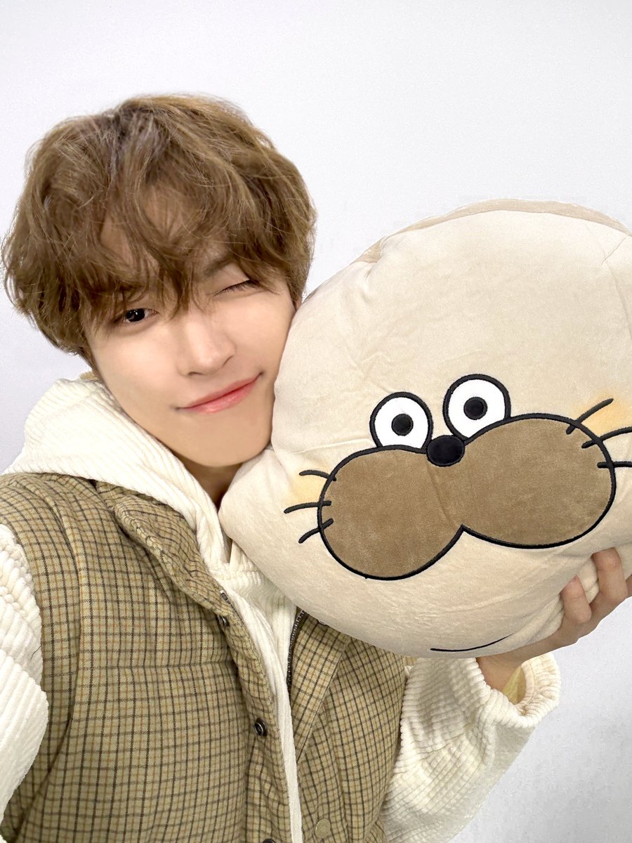 Sealook_daily's tweet image. 우리 잘 어울려-엉?🦭X🐿️⭐️🐶🦊
✨SECRET MISSION 달성! 

티니들을 위한 고화질 셀카 원본이 왔-엉💝
🔗fong.kr/19110/ 

이벤트 참여해줘서 고마워-엉
오늘도 씰룩과 함께 즐거운 하루 되세-엉! 

+ 당첨자분들께는 개별 쪽지를 드렸다-엉💌

#ATEEZ #에이티즈 
#HONGJOONG #홍중 #SEONGHWA…