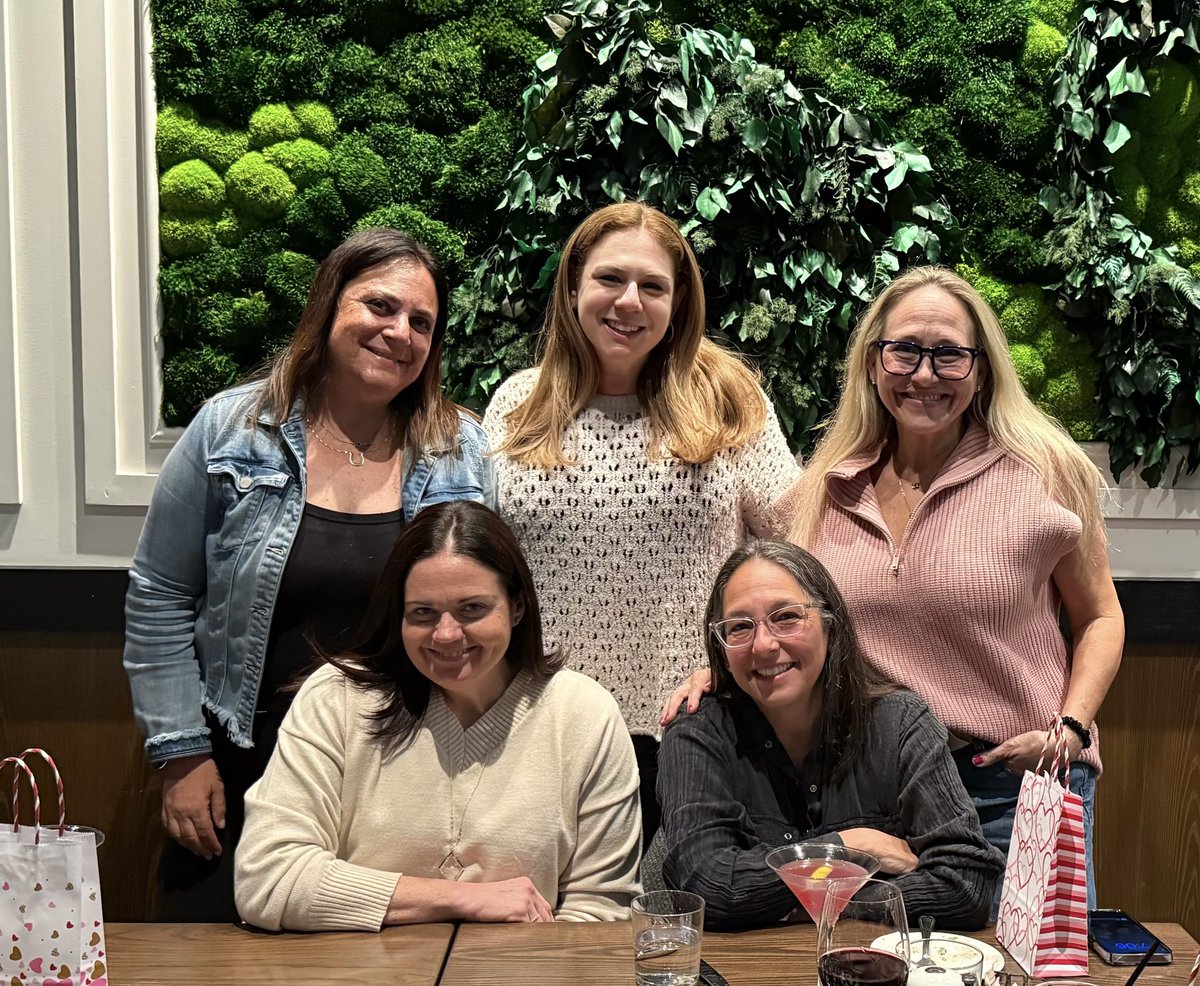 Lara J. Leader tweet media