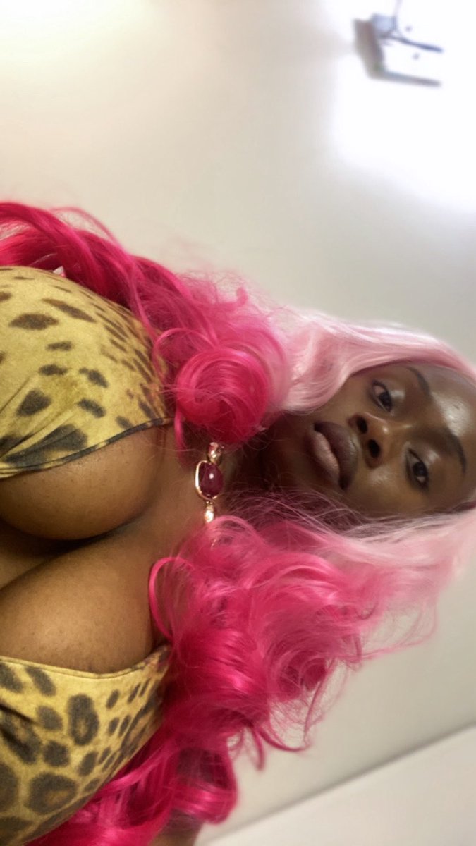 similolusimi's tweet image. simi free 🤩