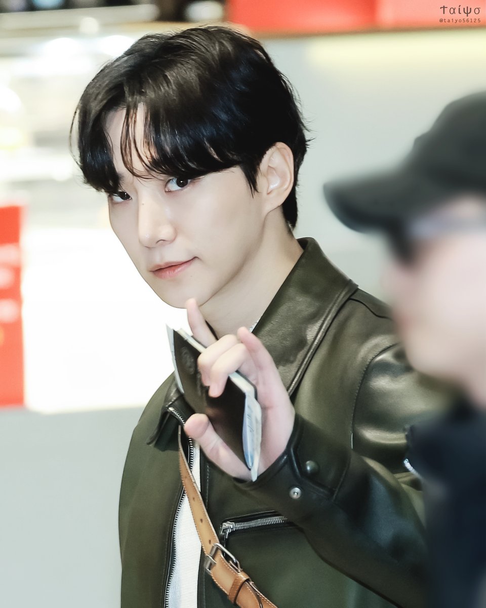 taiyo56125's tweet photo. 260119 인천출국 (✈️파리) 2⃣
URL → https://t.co/MOwpgkgYWi
#준호 #JUNHO #이준호 #LEEJUNHO https://t.co/x7ZFxtHNE2