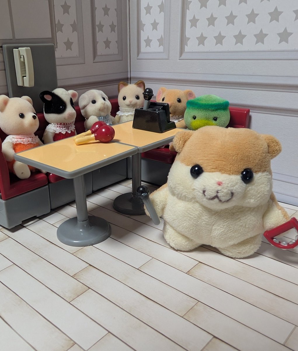 meru__hamu's tweet photo. みんな   きょ   は   めるち   の   りさいたる   に   きてくりて   ありあと
こころ   を   こめて   うたうの    な

#カラオケの日 https://t.co/BNgNKKr5Q3