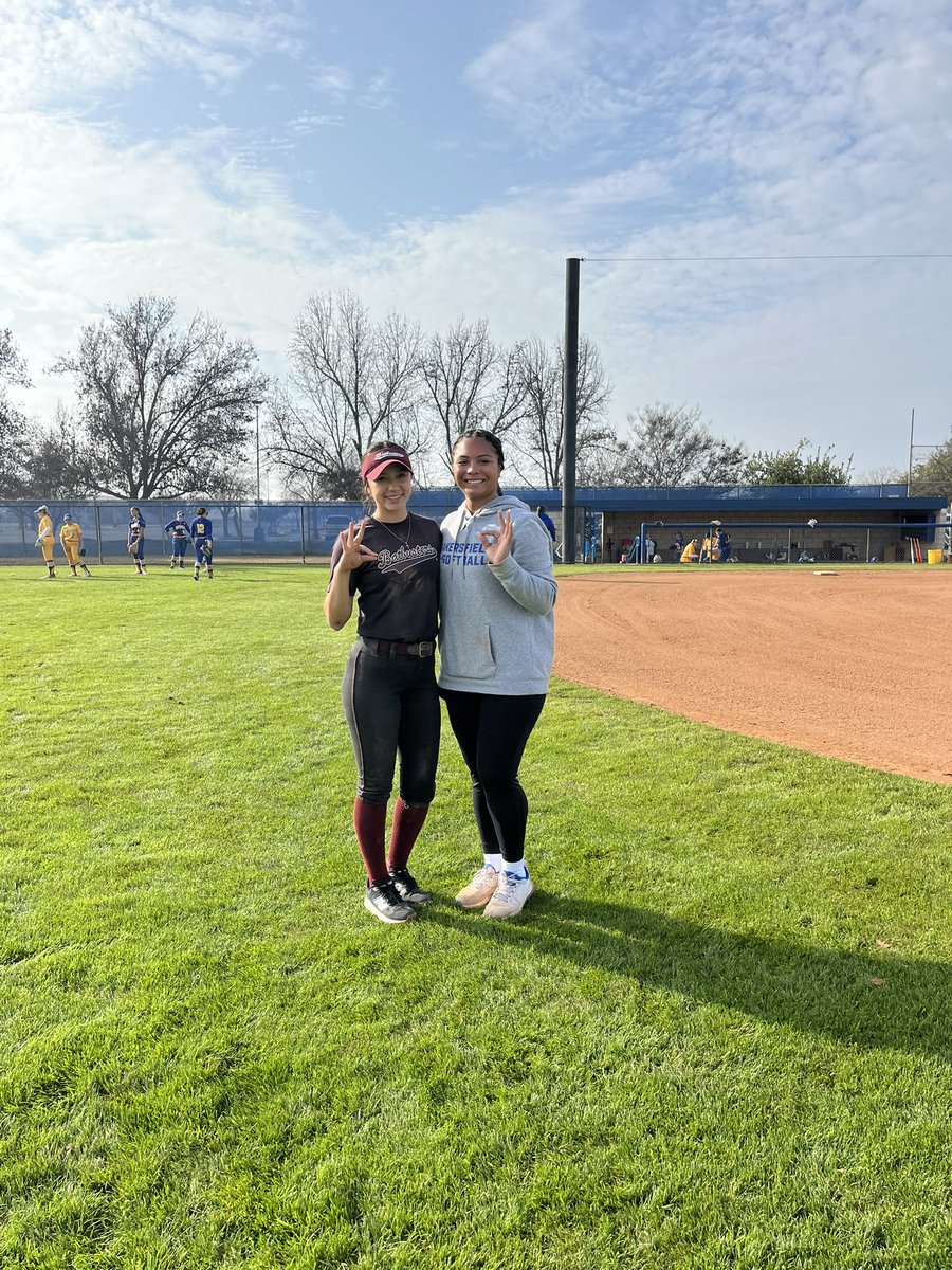 EmmaRam_21's tweet image. 🚨Class of 2027🚨
Thank you to Cal State University of Bakersfield for an amazing camp! Looking forward to seeing you again!
#shortstop
#secondbaseman
#middles
#ocbatbusters
#uncommited