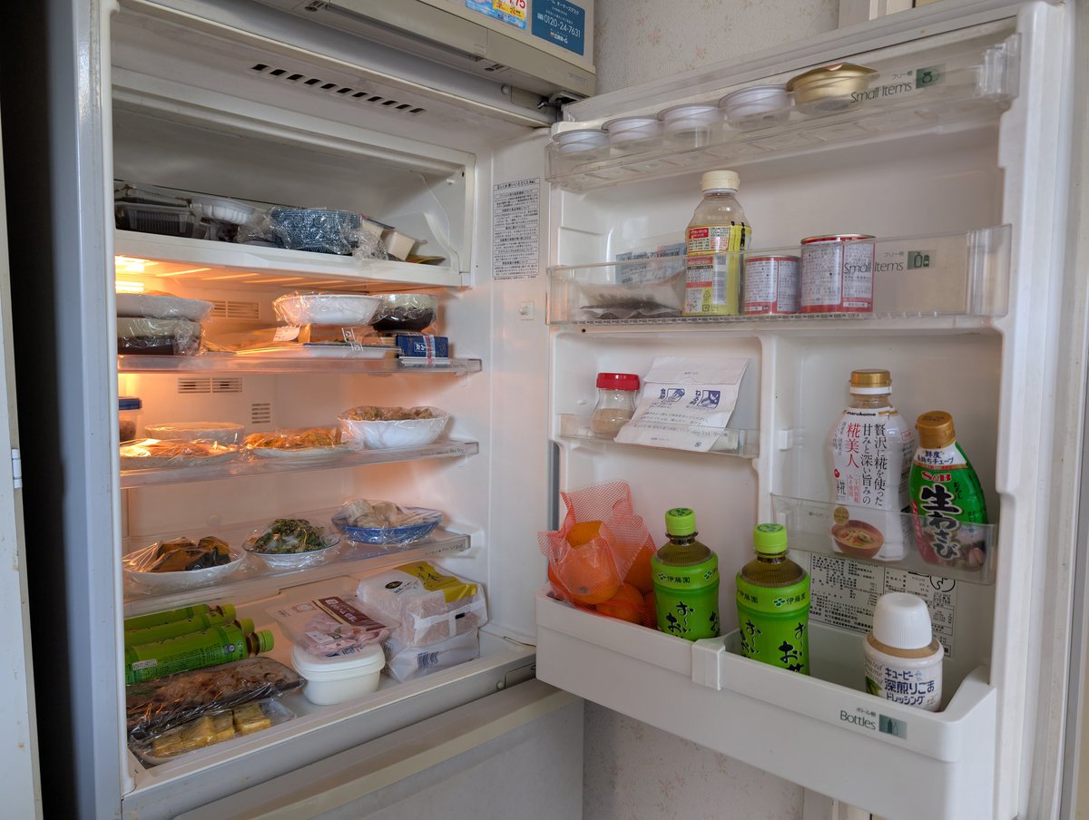 実家の冷蔵庫の中身を捨てたいが、そのためにはゴミ収集直前に実家にい