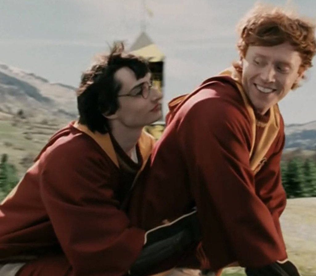 mindbyler's tweet image. pray 🙏🏻                        dirty house🏚 
educated 📚              hoe 🚂
a job 💰                       gold digger 🏗 
clean😌                        stank 🤢
loyal 💍                        5 kids 👨‍👩‍👧‍👦 
faithful 👼🏼                   cheater 🖇