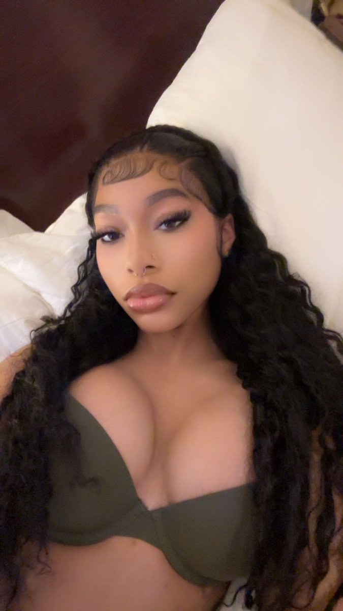 ari janea tweet media