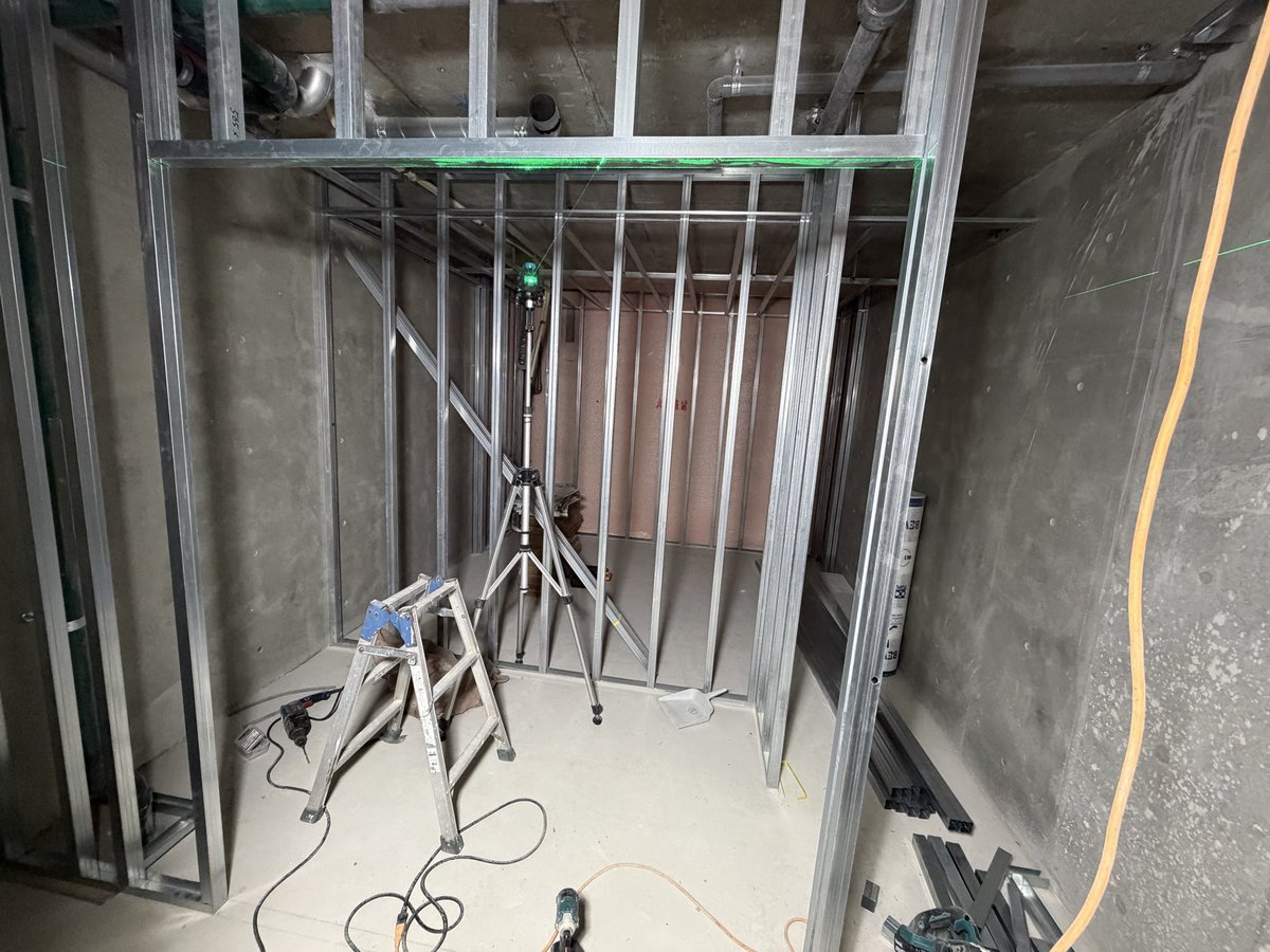今日も地下室で下地施工

なんか、牢屋に見えるな
寒い🥶