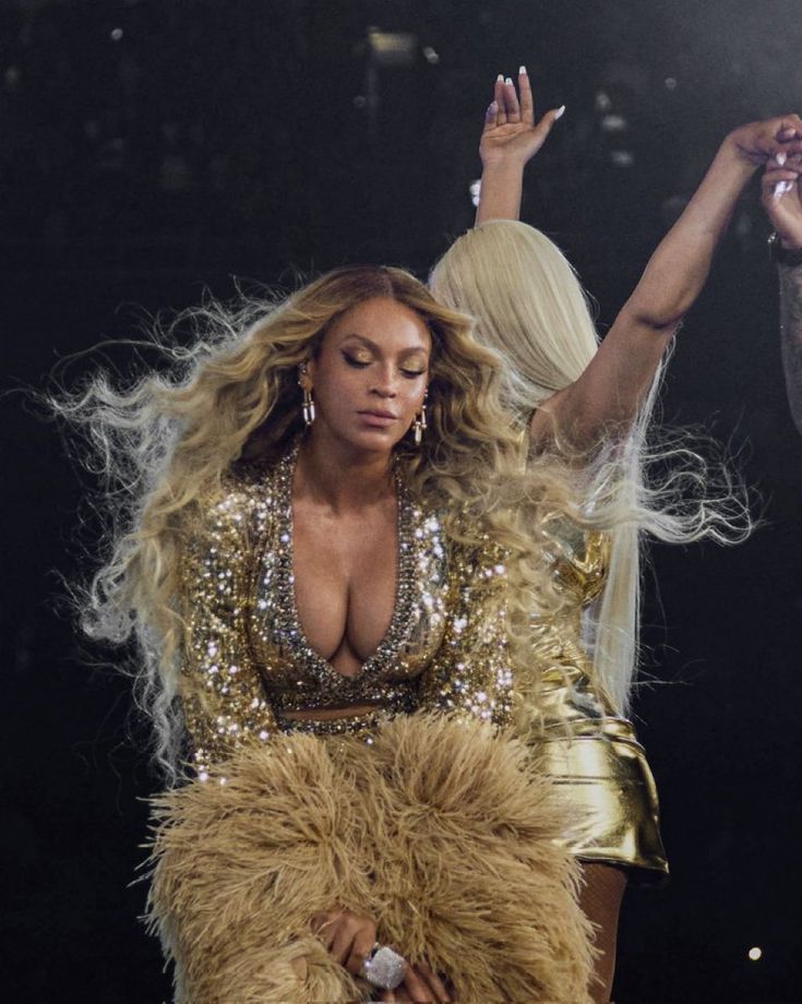 yonceshomeboy's tweet image. GETTING READY         TO MAKE HISTORY