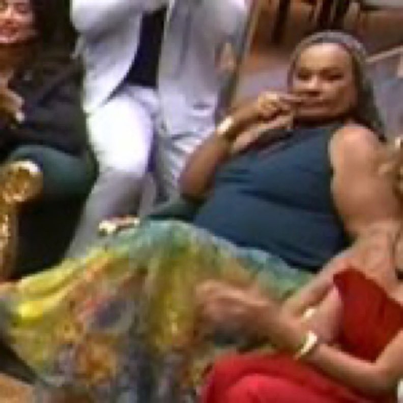 ainda bem que temos esse paulo pra salvar nossa mi de ser a primeira eliminada