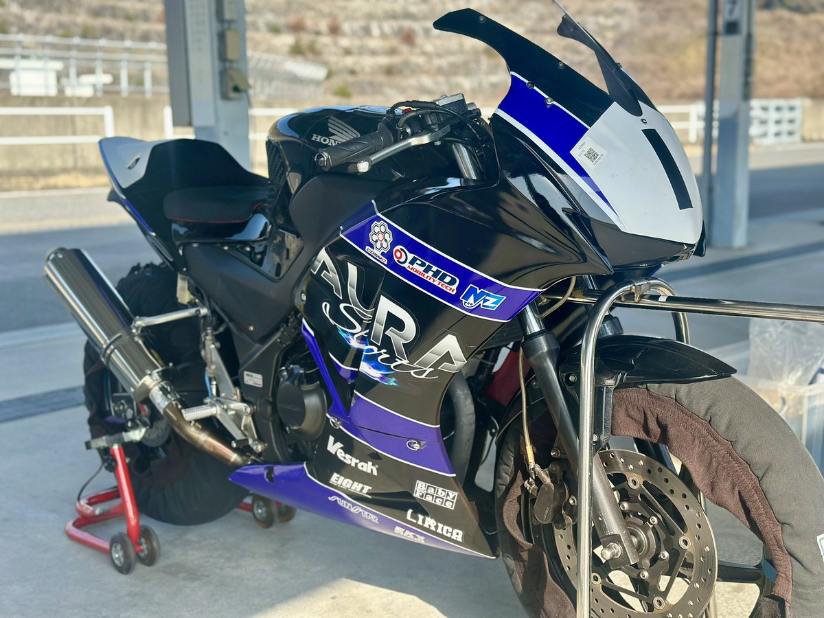 t_Suzuki104's tweet photo. 本日はスパ西浦モーターパーク
オーテック鈴鹿様のご依頼で、CBR250R用のマフラーテスト📝
開発中の音量対策サイレンサーを、数本テストします。
#オーテック鈴鹿 #DOGFISH
#音量対策レーシングサイレンサー https://t.co/dPvNB7oMNh