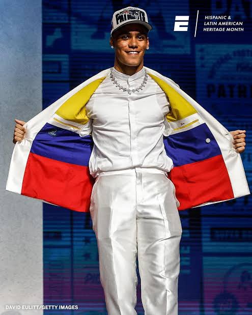 cesaralo's tweet image. Christian González (23), de origen colombiano (su padre nació en Cali), se destacó con excelente actuación en los Patriotas de Nueva Inglaterra, que vencieron a los Houston Texans, 28-16, y avanzaron a la final de la Conferencia Americana de la NFL, en la que se medirán a Broncos…