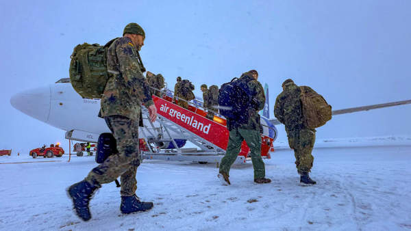 就这样一群废物，还老是在中国面前装腔作势，我们真是太善良了！

被特朗普关税吓到？德国15人“大军”突然撤离格陵兰岛
