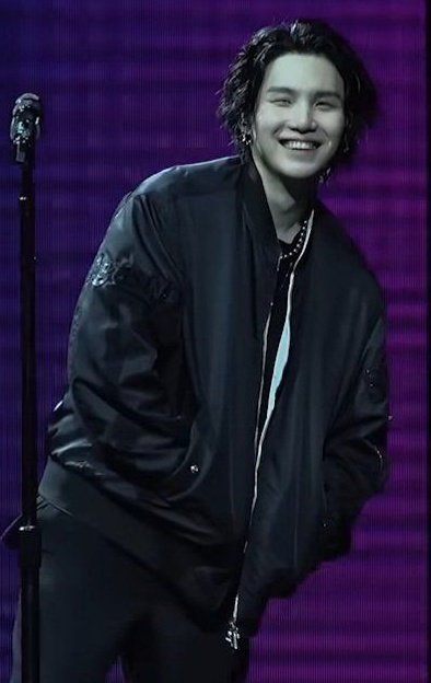 있는 그대로 받아들이세요. 미래에 대해 걱정하지 마세요. 미소 짓고 계속 나아가세요~
좋은 아침이에요~💜🌹
#SUGA