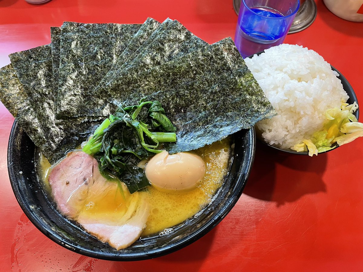 吉村家🍜

中盛り濃いめ多め
白米大盛り

激ウマ！！！！