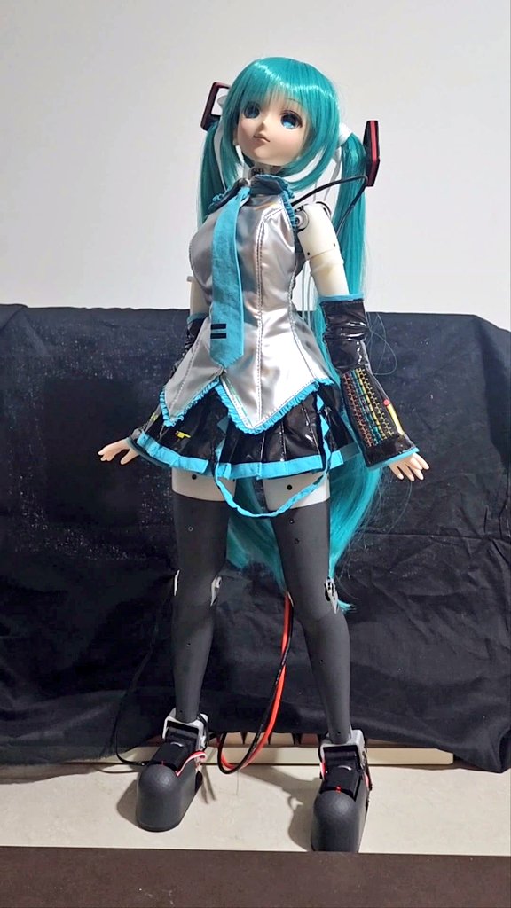 #ドール型ロボット
3D4モデルへのアップグレードが完了しました。3D12モデルの機能と性能を継承し、パーツの互換性も備えています。ボディタイプや衣装を自由に切り替えられるようになりました