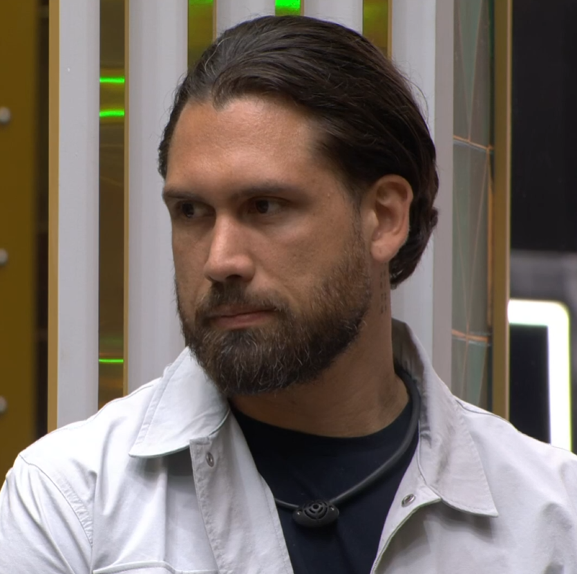 A Chaiany:

"Eu voto no Bridgerton. É esse o nome dele?"