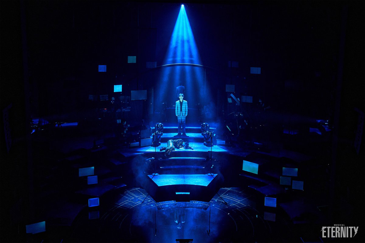 [#이터니티]

📸 STAGE SHOT 공개

“오랜 전설이 있었지
달의 뒤편에 남겨진 흔적

어떤 사람의 발자국
누가 분명히 다녀간 그림자”

-
𝗠𝗨𝗦𝗜𝗖𝗔𝗟 : 𝗘𝗧𝗘𝗥𝗡𝗜𝗧𝗬 🪐

2025.12.27 - 2026.03.15
NOL 유니플렉스 1관