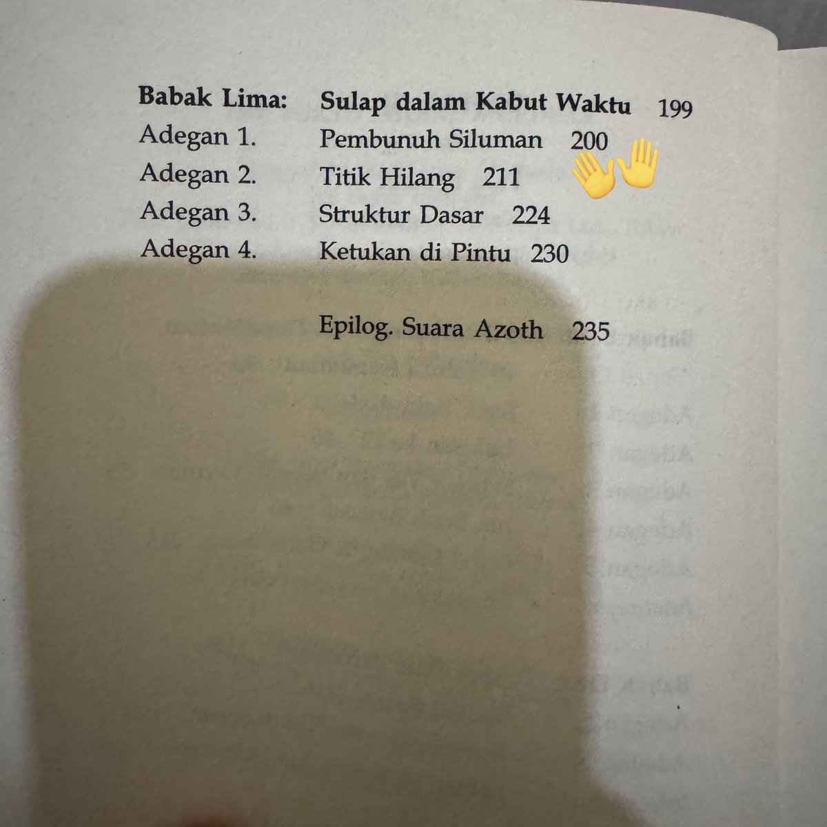 vannchaa's tweet photo. @rendpuspita @readerfess barusan mengalami padahal udah cetakan ke 24 lho?? covernya walaupun cuma typo ga ada spasi tapi gatel jg liatnya. yg paling parah daftar isinya salah semuaaaa dari awal sampai akhir kacau sih https://t.co/DZz0j0szBs