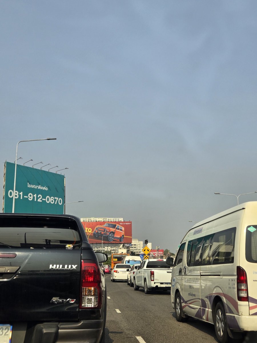 Patchaaz's tweet image. รถติดมากไม่ขยับมา 30 นาทีแล้ว
