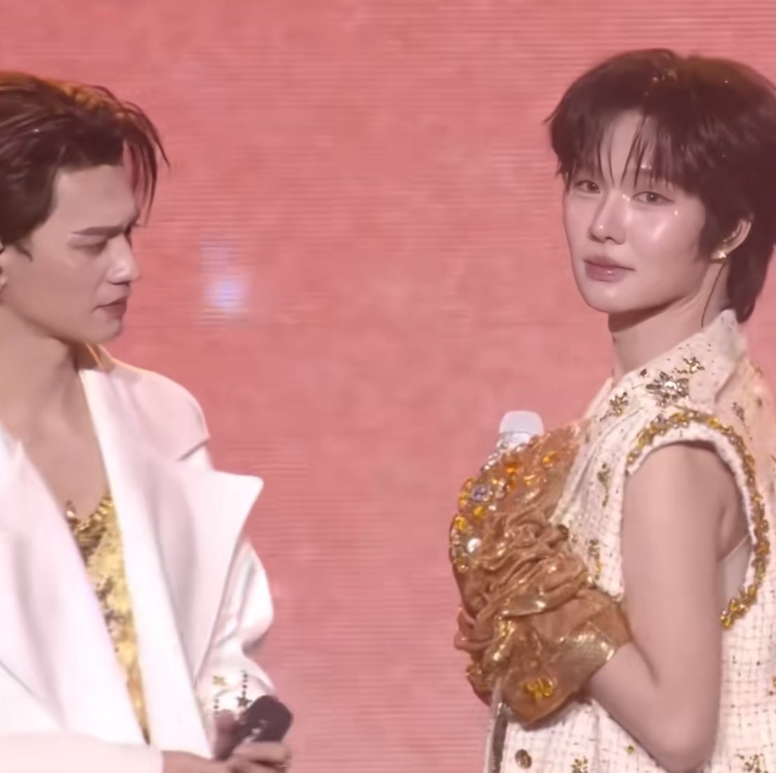 great_tofuu's tweet image. คิ้วขมวดจัด หวงจริงไม่เล่น55555555555555555