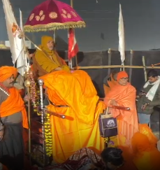 ZEEUPUK's tweet photo. #BreakingNews 

माघ मेले में स्वामी अविमुक्तेश्वरानंद का धरना
साधु-संतों के साथ पूरी रात धरने पर बैठे स्वामी 
मौनी अमावस्या स्नान ना होने को लेकर धरना

 #MaghMela #MauniAmavasya #SwamiAvimukteshwaranand #SadhusProtest #Prayagraj #HolyDip #zeeupuk https://t.co/JUGRnG6p7q