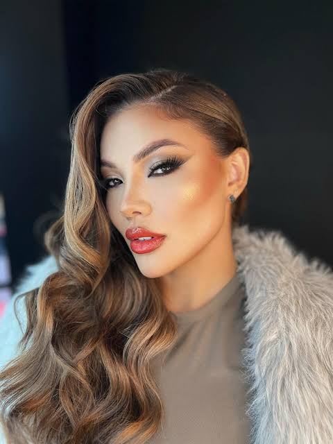 57.3% Nicolás 
18.1% Lorena
7.1% Yuly
6.9% Renzo
6.1% Tebi
<a href="/LaCasaFamososCo/">LaCasaDeLosFamososCol</a> despide con un 4.6% a Luisa Cortina y deja nominada a Mariana Zapata.
#LaCasaDeLosFamososCol 
#LaCasaDeLosFamososCol3
#LaCasaDeLosFamososColombia 
<a href="/CanalRCN/">Canal RCN</a> 
<a href="/realistarating/">Realista tv</a> <a href="/Rafarias97/">Rafael Arias</a>