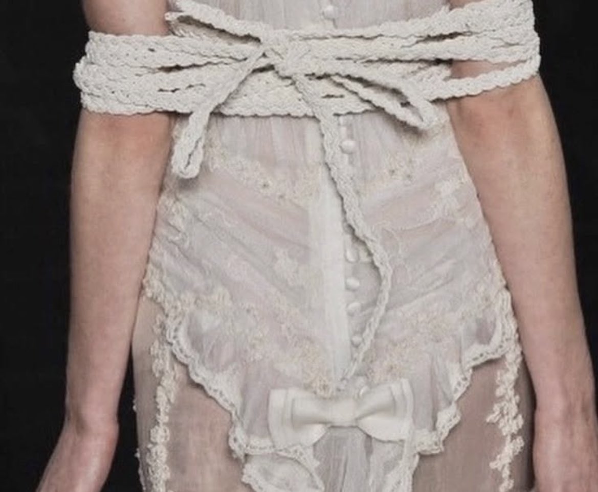 valeriavenoire's tweet image. 